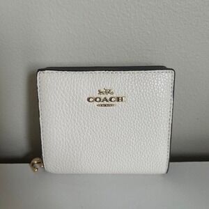 Coach Snap Wallet in Pebble Leather White C2862 Small Bifold Coin Purse